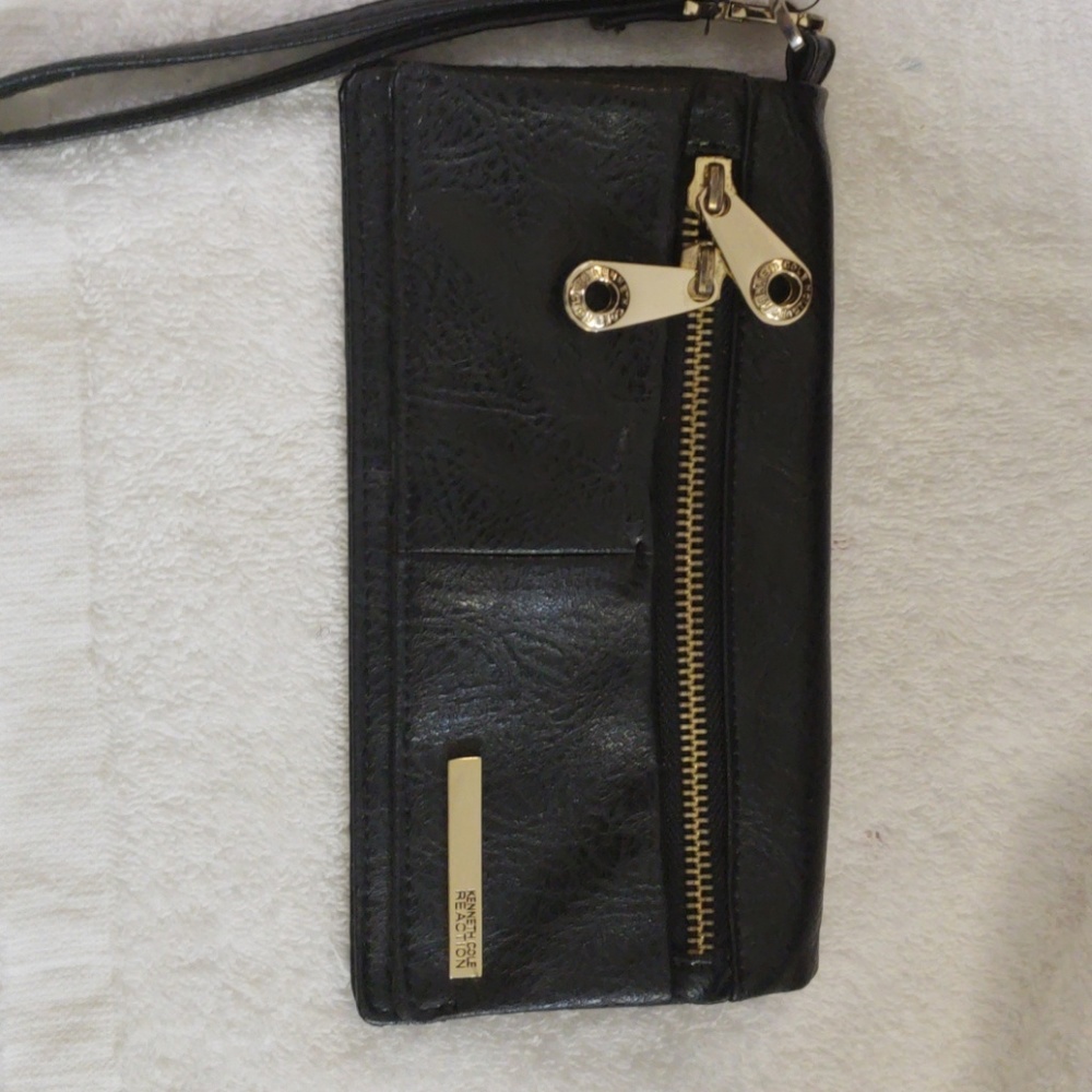 Black Kenneth Cole reaction wallet